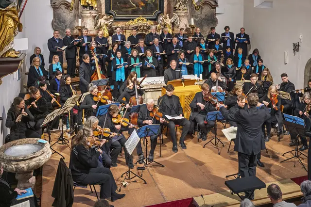 Die Singfoniker in f stimmen mit ihrem Konzert in St. Georgen auf die Weihnachtszeit ein. | Foto: Hannes Hemetsberger