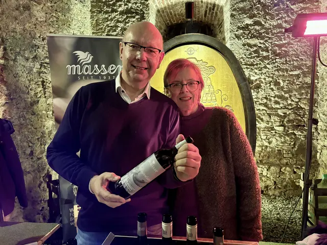 Maria und Peter Masser vom gleichnamigen Weingut genießen die Kundengespräche. | Foto: B.Gady