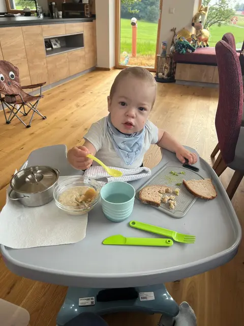 Antons Eltern betonen, dass der Zweijährige jetzt gefördert werden muss, um den Verlauf der Krankheit verlangsamen und die Symptome lindern. | Foto: Wollendorfer