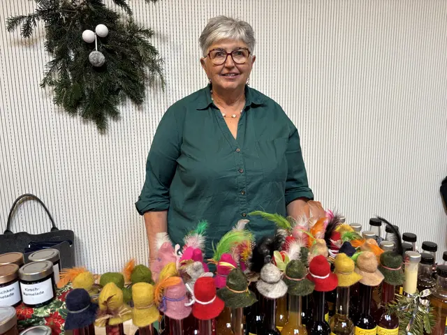 Maria Junger mit selbstgemachten Köstlichkeiten | Foto: Voithofer