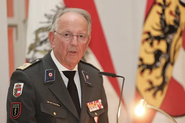 Im Bild: der Präsident des Salzburger Roten Kreuzes Werner Aufmesser  | Foto: Land Salzburg / Franz Neumayr