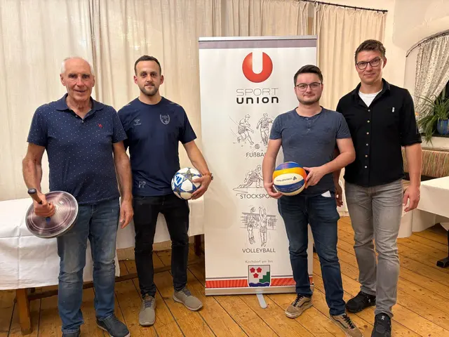 Die drei Sektionsobmänner Bruno Geßl, Philipp Pointner und Karl Weinberger mit Unionschef Lukas Schießl. | Foto: SU Kirchdorf