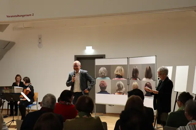 Bürgermeister Bernd Osprian eröffnete die Ausstellung in Voitsberg. | Foto: akzente