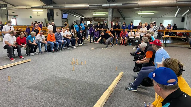 Die Weltelite des Mölkky-Sports verwandelt die Gössendorfer Halle am Samstag bei den österreichischen Meisterschaften wieder in einen Hexenkessel. | Foto: Mölkkynators