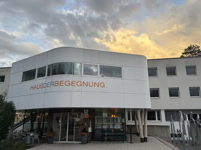 Podiumsdiskussion und Fachgespräche über Menschenrechte: Experten beleuchten Anspruch und Realität grundlegender Rechte in der neuen Veranstaltungsreihe im Haus der Begegnung Innsbruck. | Foto: MeinBezirk/Rebeiz