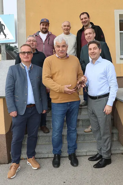 Die Perschlinger Faschingsgilde WEIMU stattete dem Gemeindeamt einen Besuch ab. | Foto: Peter Nussbaumer