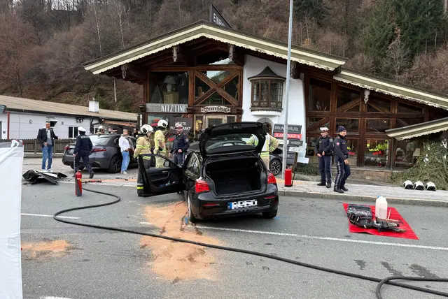 Alle Insassen der beiden Fahrzeuge wurden bei dem Unfall unbestimmt bis schwer verletzt. | Foto: Stadtfeuerwehr Kitzbühel