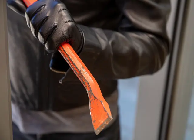 Die Täter sollen mehrere Baustellencontainer aufgebrochen haben. (Symbolfoto)  | Foto: stock.adobe.com/at/Rawf8  