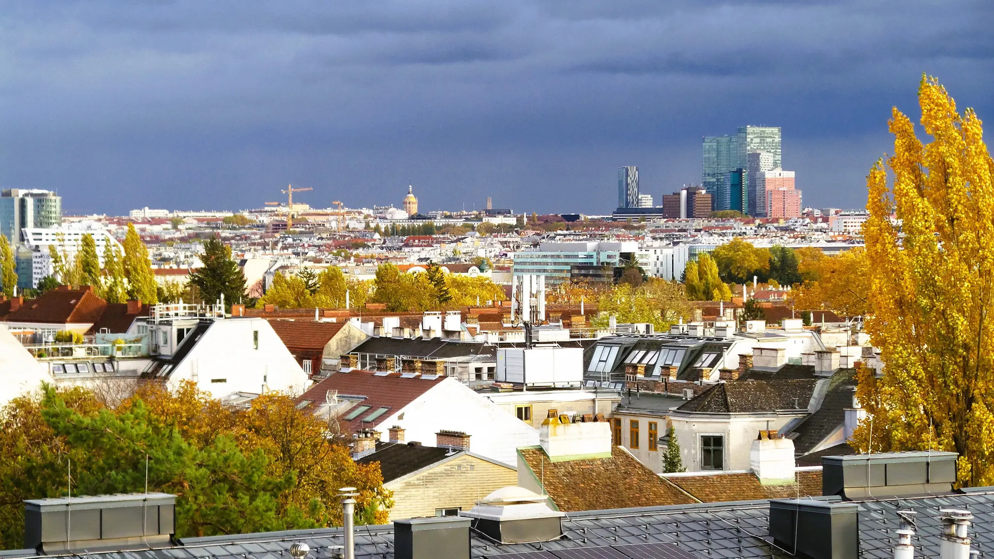 Herbsttage in Wien-Penzing: Herbststimmung mit Wolken und noch etwas ...