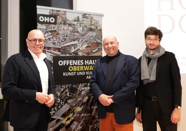 Die Ausstellung "Haus Hof Dorf – Wohnbau am Land" wurde im Offenen Haus Oberwart eröffnet: Bürgermeister Georg Rosner, Nikolaus Gartner, Thomas Fichtner | Foto: OHO/Patrick Baumüller
