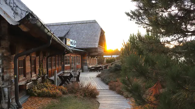...am frühen Morgen, 
bei der urig-schönen Latschenhütte .