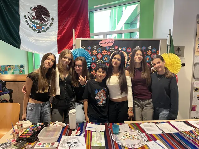 Am Stand der Fremdsprache Spanisch konnten  Besucherinnen und Besucher Rätsel lösen und sich schminken lassen