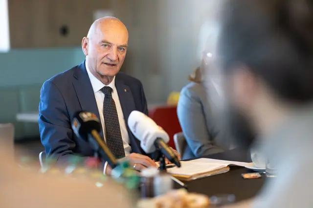 Landesrat Christian Dörfel (ÖVP): „Damit verhindern wir Sozialmissbrauch und vereinfachen die Verwaltung.“ | Foto: Land OÖ/Spenlingwimmer