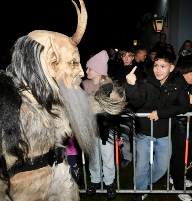 Josefstädter Burschen sind ganz schön frech. Hoffentlich hat ihn dann nicht der Teufel geholt ... | Foto: Sascha Trimmel