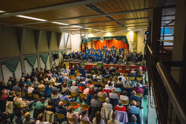 Das Cäcilien-Konzert der Musikkapelle Gries am Brenner lockte am Samstagabend zahlreiche Besucher in den Kultursaal der Mittelschule. | Foto: Pernsteiner