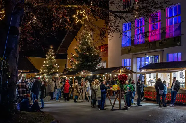 Am 14. November öffnete der Halleiner Weihnachtsmarkt seine Pforten.  | Foto: Adi Aschauer