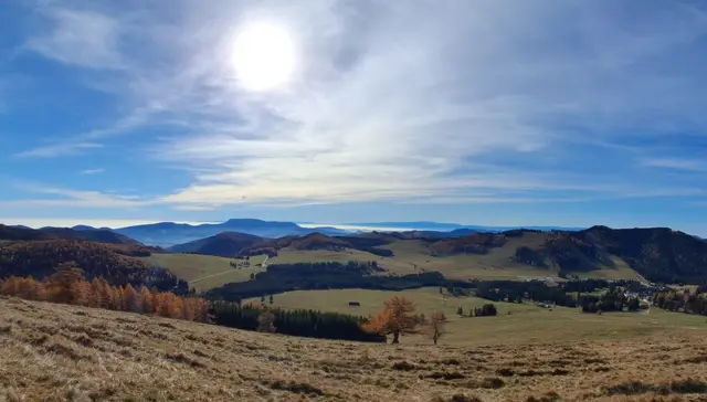 Weitblick bis zum Schöckl und ins Nebelmeer/Graz