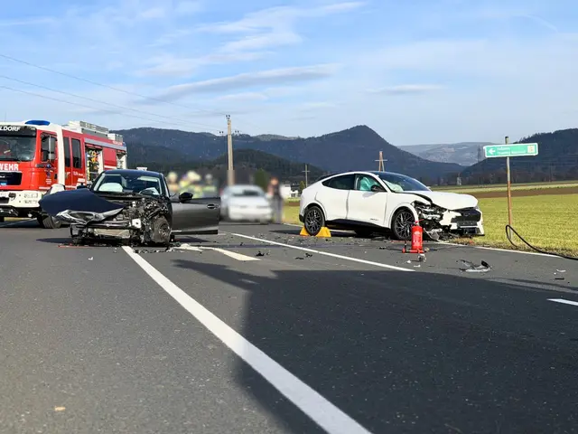 Es kam aus bislang ungeklärter Ursache zu einer rechtwinkligen Kollision der beiden Pkws. | Foto: BI Florian Scherwitzl, ÖA-Team BFKdo Klagenfurt Land