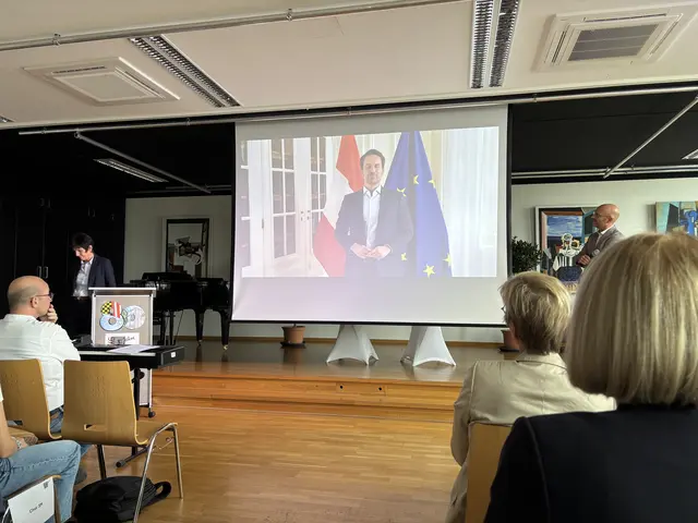 Bildungsminister Christoph Wiederkehr gratulierte per Videobotschaft zum 80-Jahr-Jubiläum des Gymnasiums Schärding. | Foto: MeinBezirk/Michelle Bichler