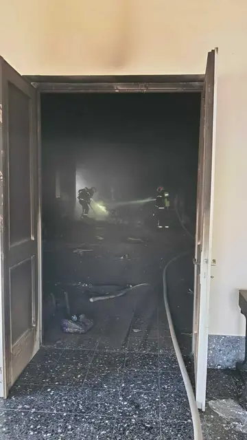 Die Vorhalle der Zeremonienhalle im jüdischen Teil des Zentralfriedhofs brannte damals völlig aus. (Archiv) | Foto: Oskar Deutsch/zvg