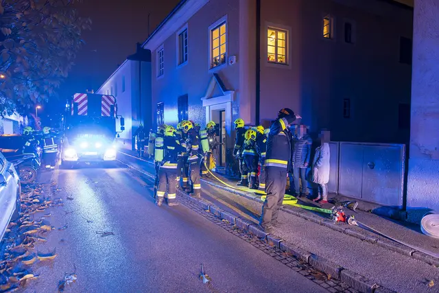 Insgesamt standen 91 Feuerwehrmitglieder mit 17 Fahrzeugen im Einsatz. | Foto: Manfred Wimmer