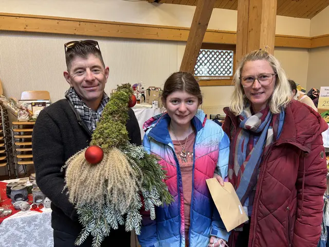 Christoph, Julia und Annette erledigten bereits ihre ersten Weihnachtseinkäufe. | Foto: Voithofer