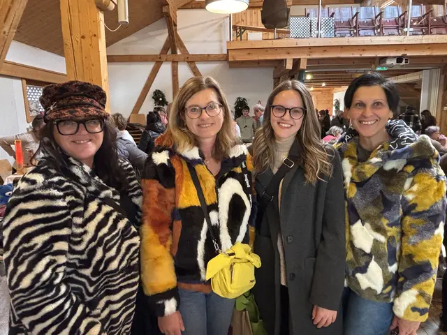 Karoline, Susanne, Anna und Brigitte genossen die gemütliche Atmosphäre beim kreativen Adventzauber. | Foto: Voithofer