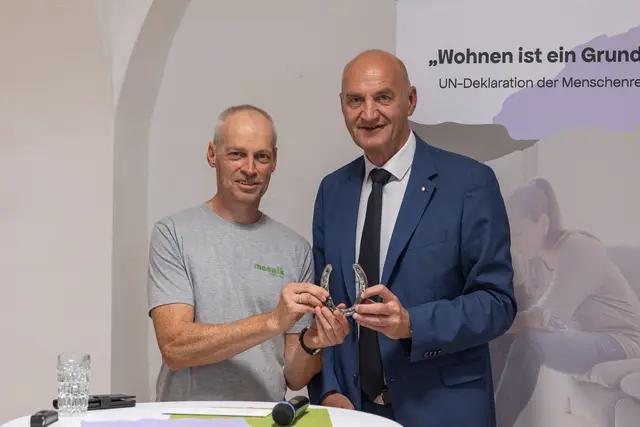 Landesrat Christian Dörfel (r.) mit Leiter Stefan Hindinger. | Foto: Land OÖ