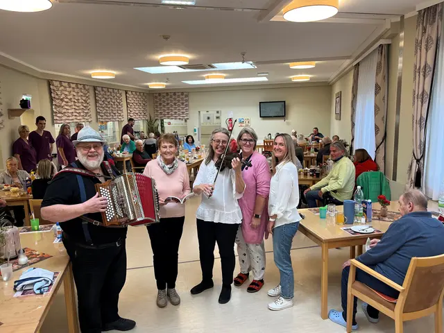 Walter Rainwald, Maria Schneider, Monika Rex-Rainwald, Animateurin Kathrin Steinmetz und Sabrina Handl im Seniorenzentrum Mavida in St. Lorenzen. | Foto: Siegmund