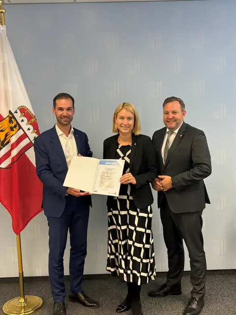 Ortschef Walter Lazelberger, LH-Stv. Christine Haberlander und Bundesrat Franz Ebner. | Foto: Land OÖ