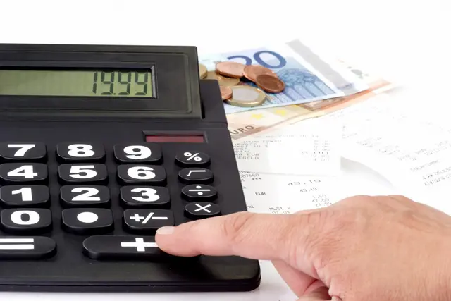 70 Euro gibt es bei einem Kaufpreis bis 999,99 Euro und 100 Euro ab 1.000 Euro.
 | Foto: dpcrestock (Heike Brauer)/PantherMedia