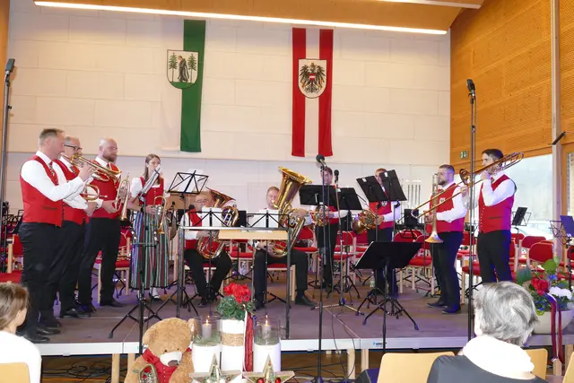 Eine kleine Gruppe der Kapelle begrüßte das Publikum mit dem „Willkommen“ von Alexander Maurer | Foto: Putz