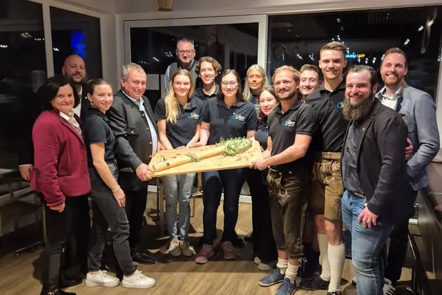 Bürgermeister Bernhard Karnthaler (4.v.l.) gratulierte dem neuen Landjugend-Vorstand. | Foto: Gemeinde Lanzenkirchen, Hübl