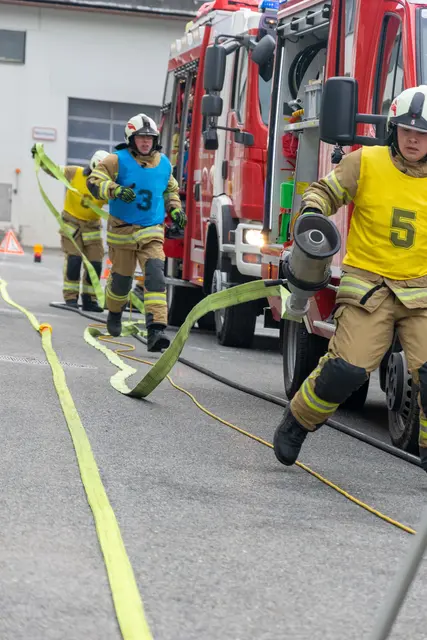 In St. Michael im Lungau stellten sich am 15. November 2025 zwei Gruppen der Freiwilligen Feuerwehr der Technischen Leistungsprüfung in den Stufen Bronze, Silber und Gold. | Foto: BI Anton Doppler ASBÖ2