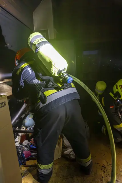 Der Brandherd befand sich im Wohnbereich der Dachgeschosswohnung. | Foto: Manfred Wimmer