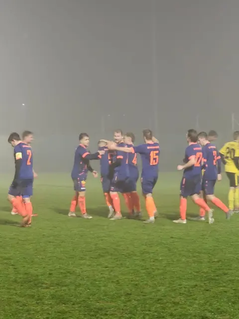 Jubel nach dem 5:3-Auswärtssieg in Japons – der perfekte Abschluss. | Foto: SV Fenster & Türen Ledl Manhartsberg