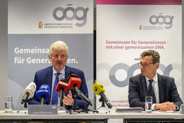 Aufsichtsratsvorsitzender Franz Mittendorfer und Franz Harnoncourt, derzeit noch Vorsitzender der Geschäftsführung der OÖ Gesundheitsholding. | Foto: Fotokerschi/Werner Kerschbaummayr