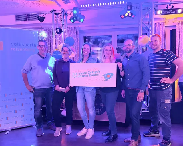 Jürgen Fuchs, GR Kerstin Mach, GR Carina
Taus, Barbara Fuchs-Semann, Obmann gfGR Patrick Taus, GR Christian Sprinzl organisierten die Leopoldi-Kinderdisco. | Foto: VP Reisenberg