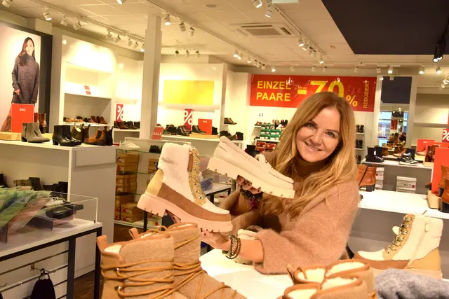 Prokuristin Daniela Rattenegger in der neuen Filiale in der Arena. | Foto: MeinBezirk