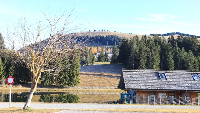 ...mittig liegt das 4 Sterne Almwellness Hotel Pierer, welches sehr gut gebucht war.