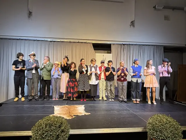 Applaus vom Ensemble für ihre Regisseurin und für das Publikum. | Foto: Brigitte Gady