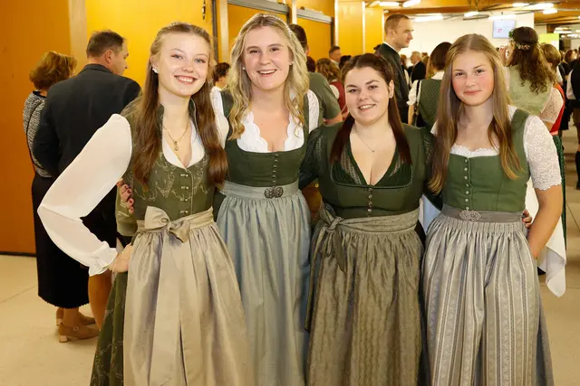Dirndl und Lederhosen waren angesagt. | Foto: Mlakar Media