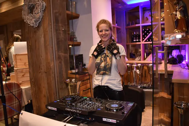 Bei der Ladies Night an den Turntables: Verena Buelacher alias Djane Deejena | Foto: Kainz