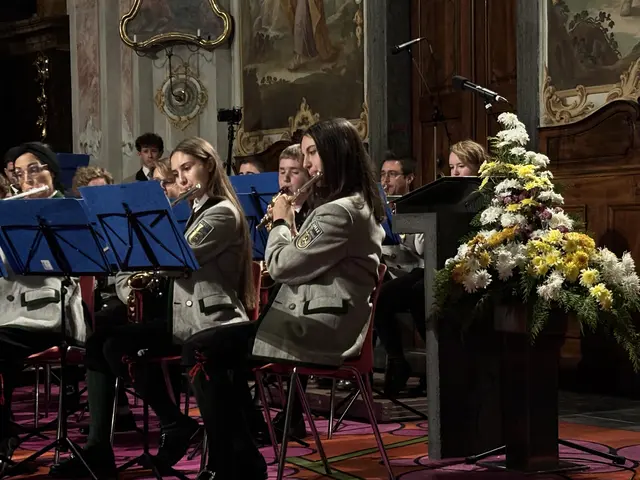 Mit dem Lied „Heal the world" von Michael Jackson begeisterten die Musikerinnen und Musiker das Publikum.  | Foto: MeinBezirk/Leonie Herrmann