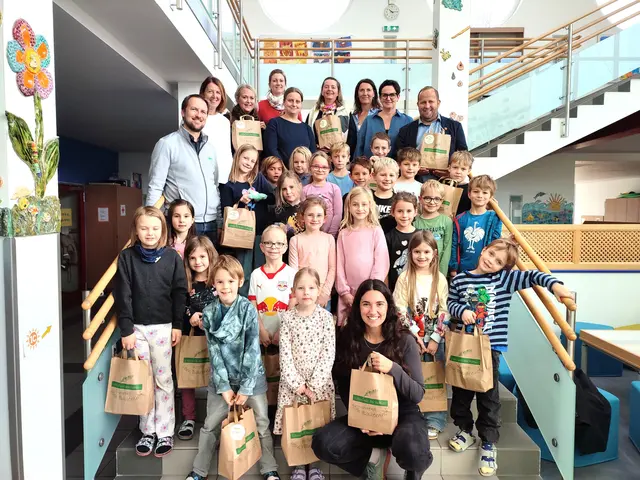 Die Kinder bekommen regionale Köstlichkeiten. | Foto: Naturpark Bauernland