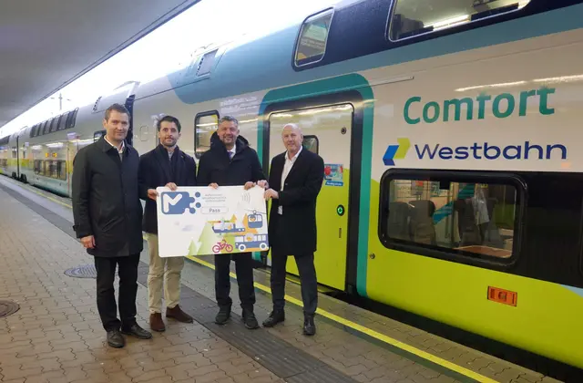 Treffen in Wien: Landesrat und Westbahn-Geschäftsführer bei Gesprächen über neue Direktverbindungen und verbesserte Mobilität für Südtirol. | Foto: LPA/Ingo Dejaco