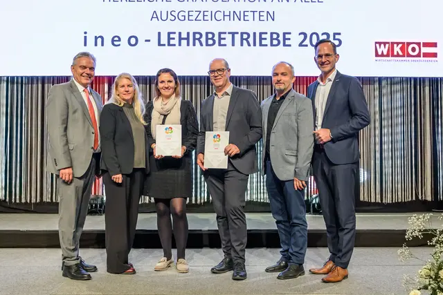 WKOÖ-Vizepräsident Leo Jindrak, Irene Riederer-Winkler (Ascendor), Barbara Hörschläger (Biohort), Erwin Roither (Ascendor Geschäftsführer), Harald Pühringer (Ascendor) und WKOÖ-Vizepräsident Michael Pecherstorfer (v. l.). | Foto: Cityfoto