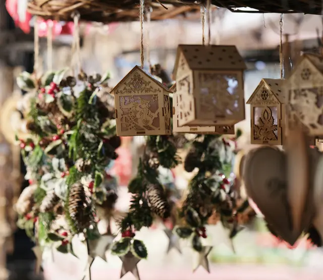 Am traditionellen Weihnachtsmarkt der Pfadfindergruppe 63 gibt es Kunsthandwerk und Co. (Symbolbild) | Foto: Dmitrii E./Unsplash