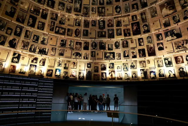 Yad Vashem ist Israels zentrale Holocaust-Gedenkstätte, die an die Opfer erinnert, historische Verbrechen dokumentiert und Menschen ehrt, die während der NS-Zeit Juden retteten. | Foto: APA-Images / AFP / MENAHEM KAHANA