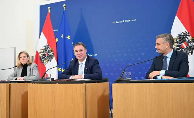 ÖVP, SPÖ und Neos haben sich auf das neue „Günstiger-Strom-Gesetz“ verständigt, man benötigt jedoch eine Zwei-Drittel-Mehrheit im Parlament. | Foto: APA-Images / APA / HELMUT FOHRINGER